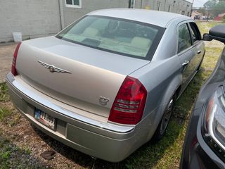 2005 Chrysler 300C - Exterior Rear Right Corner Image